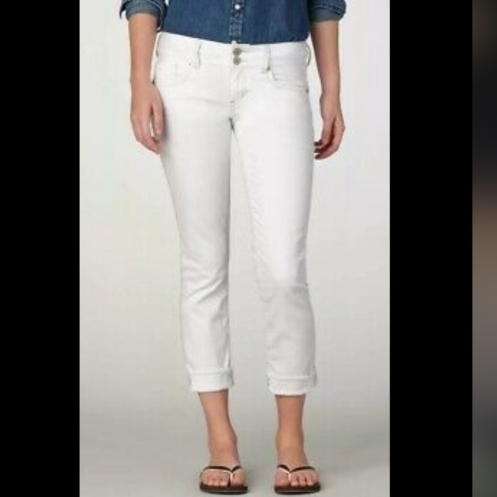 Like new! American Eagle white artist fit jeans